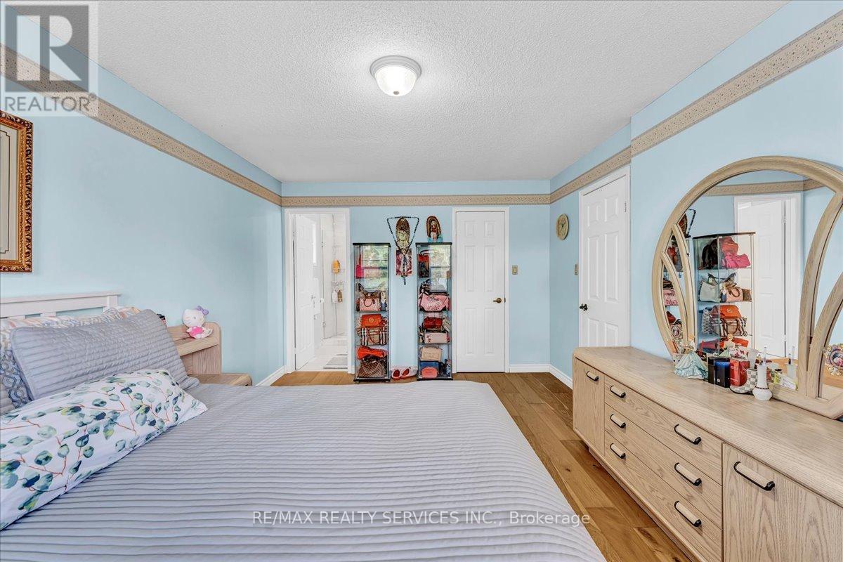 16 MAJOR WILLIAM SHARPE DRIVE E - 27