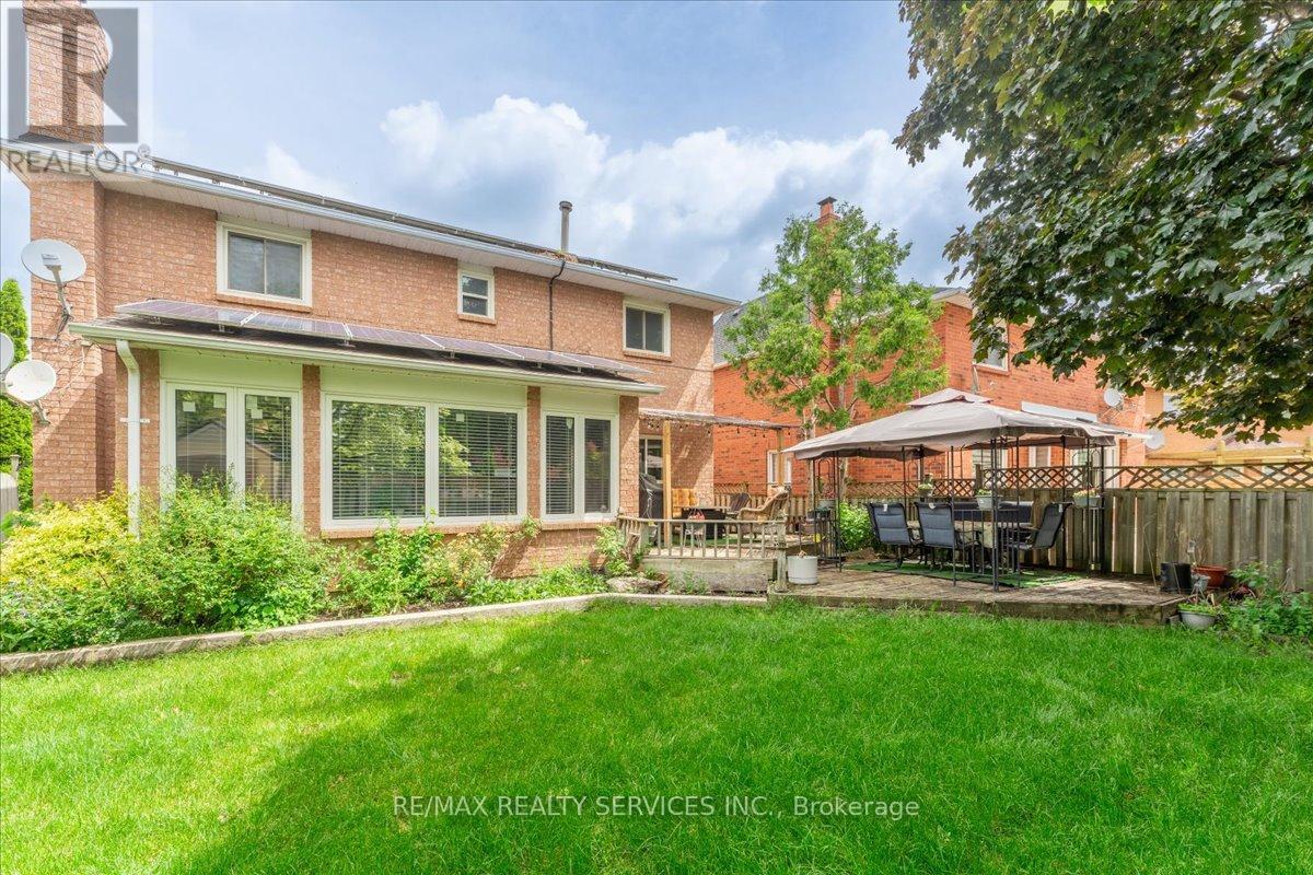 16 MAJOR WILLIAM SHARPE DRIVE E - 45