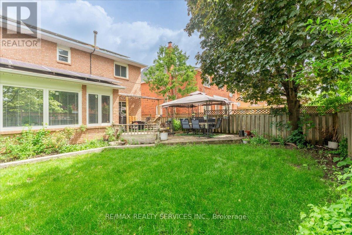 16 MAJOR WILLIAM SHARPE DRIVE E - 46
