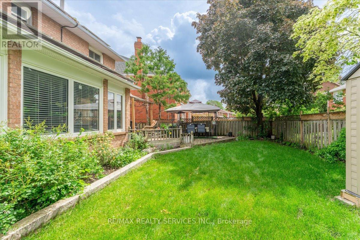 16 MAJOR WILLIAM SHARPE DRIVE E - 48
