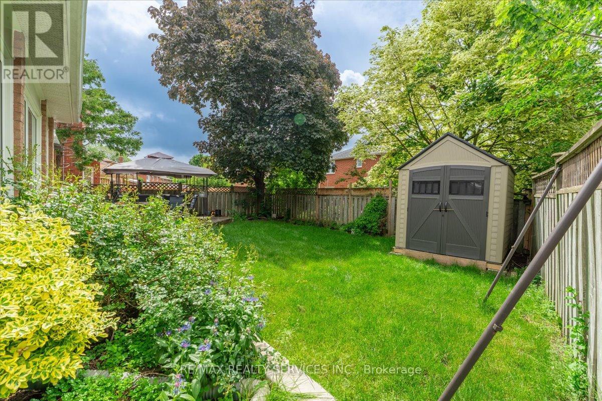 16 MAJOR WILLIAM SHARPE DRIVE E - 49