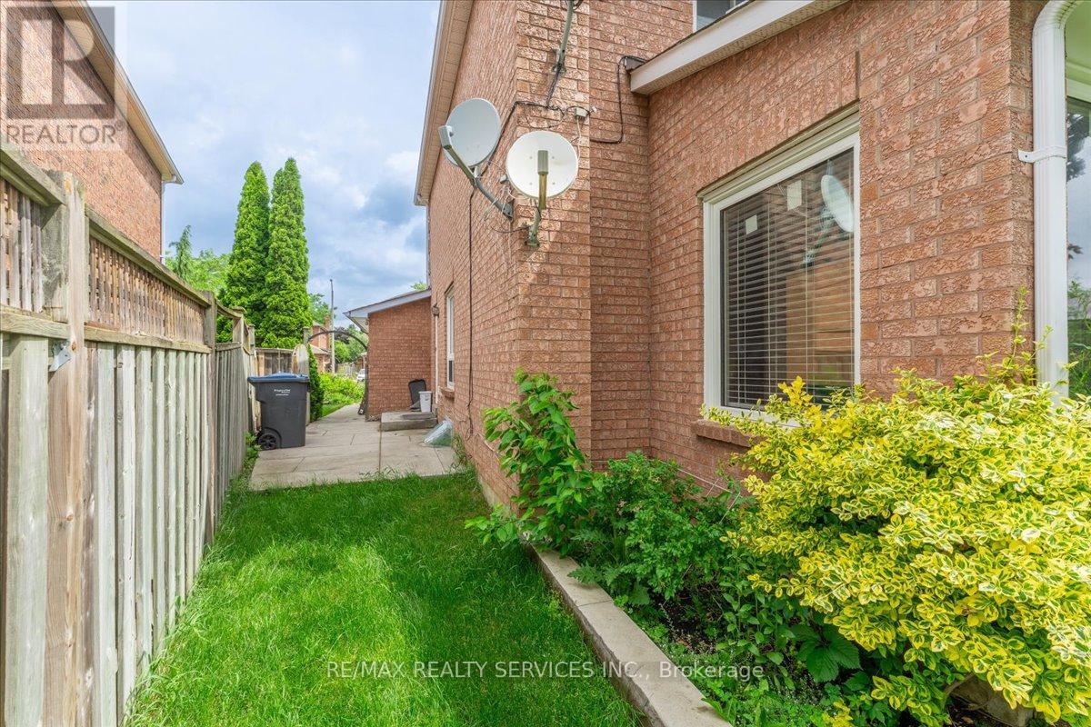 16 MAJOR WILLIAM SHARPE DRIVE E - 50