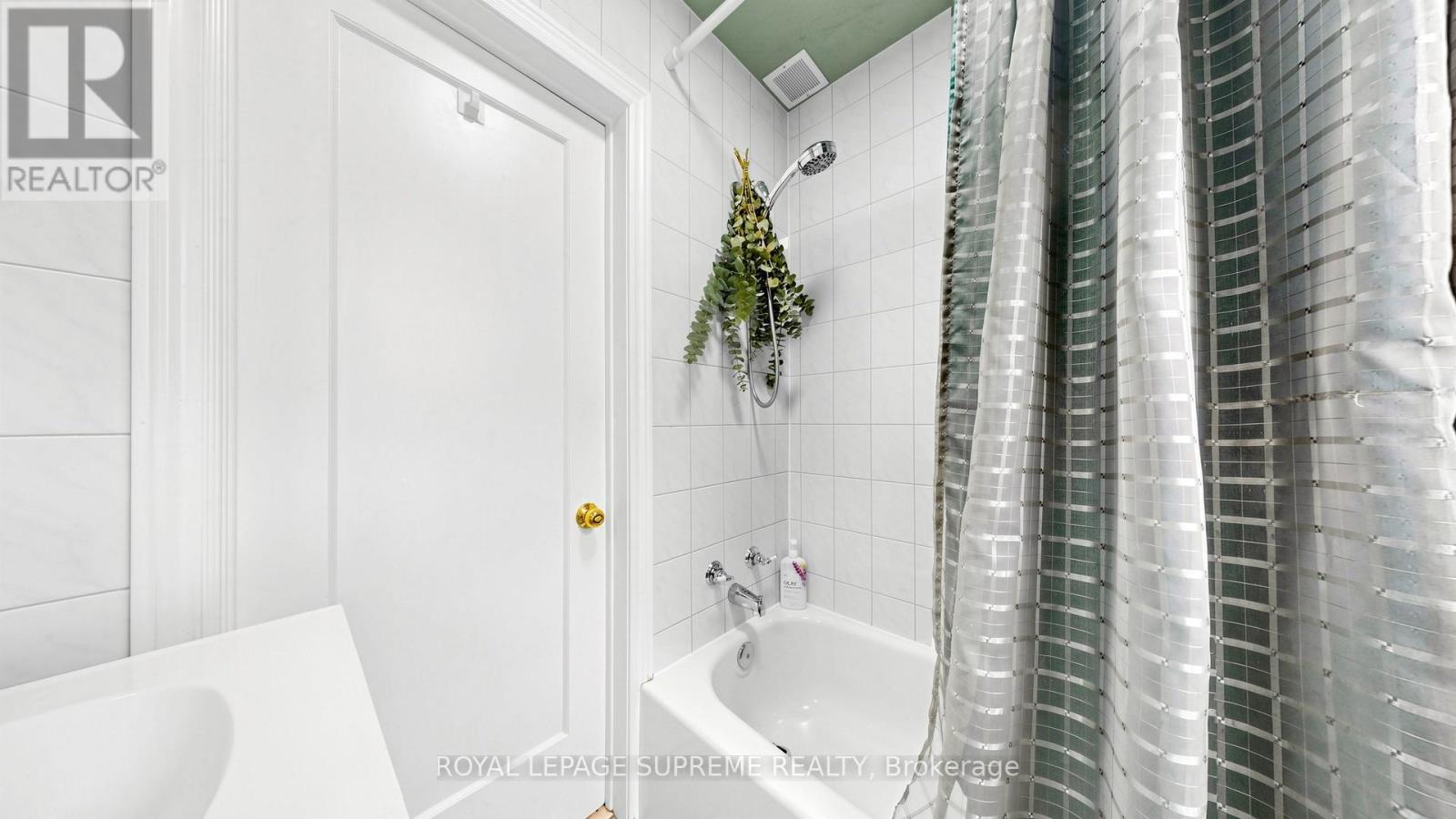 610 MCROBERTS AVENUE - 26