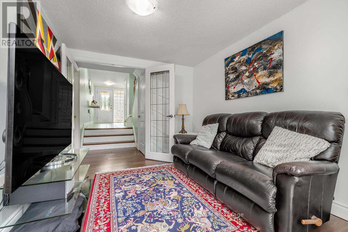 61 POPLAR CRESCENT - 4