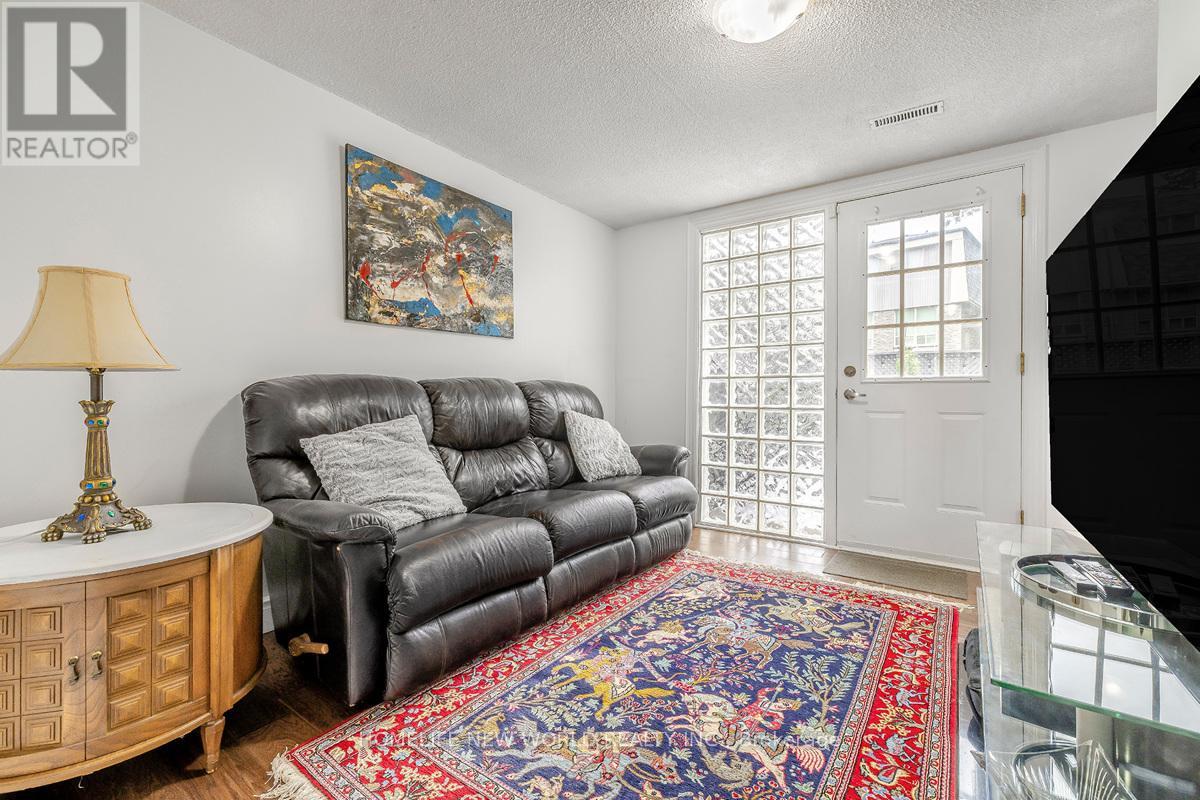 61 POPLAR CRESCENT - 3