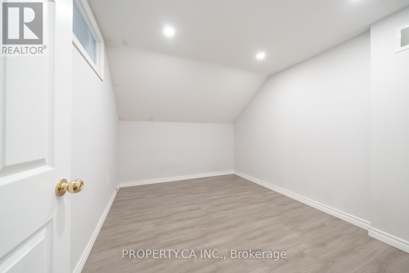 #A206 15 CORNELL MEADOWS AVENUE - 43
