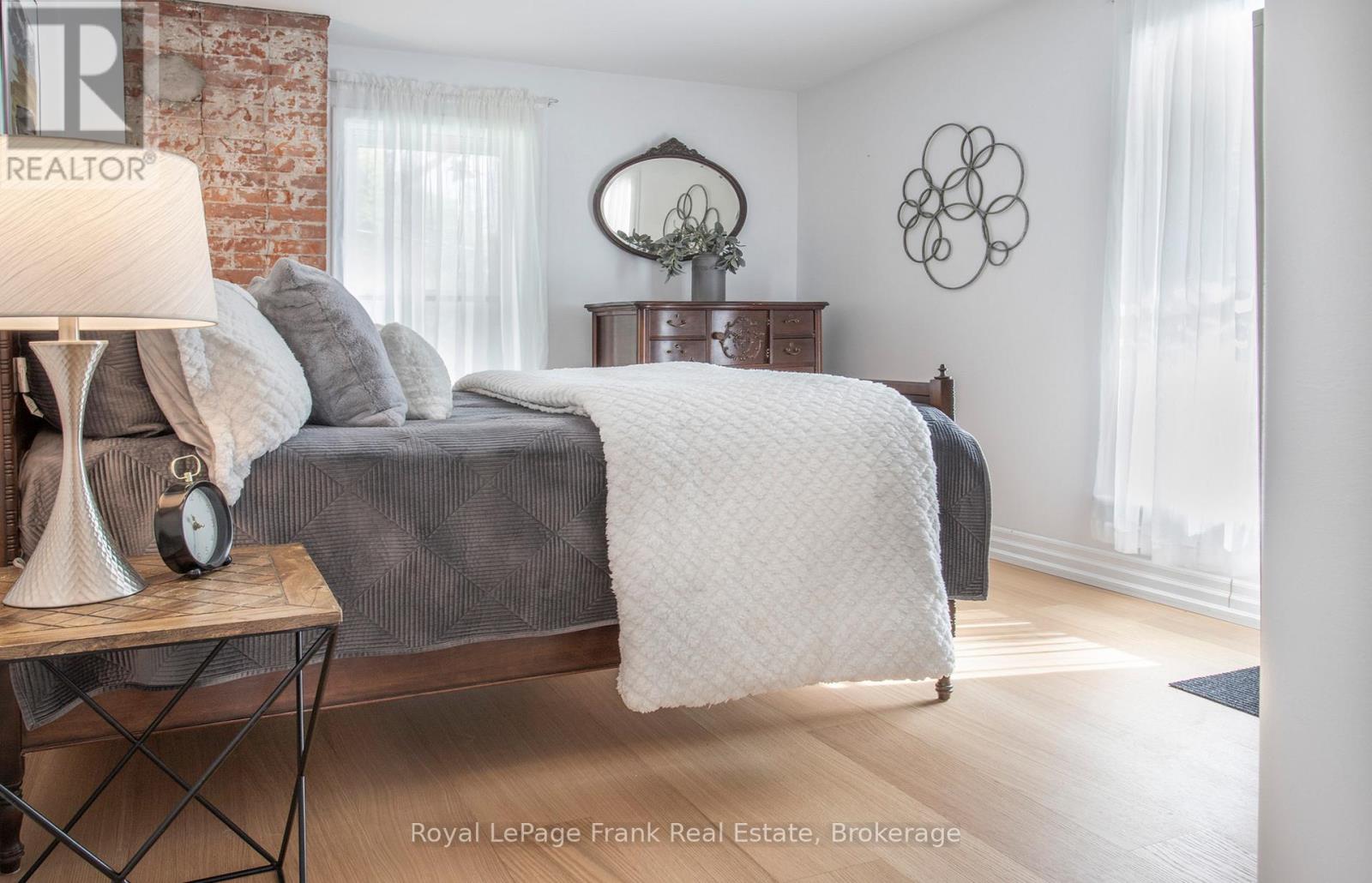 15578 SIMCOE STREET - 24