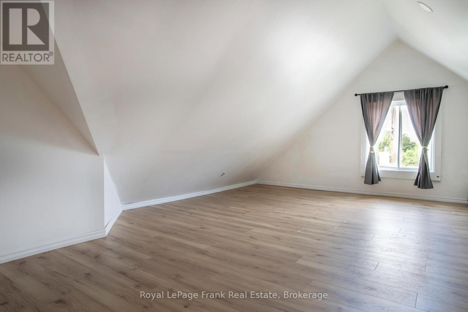 15578 SIMCOE STREET - 34