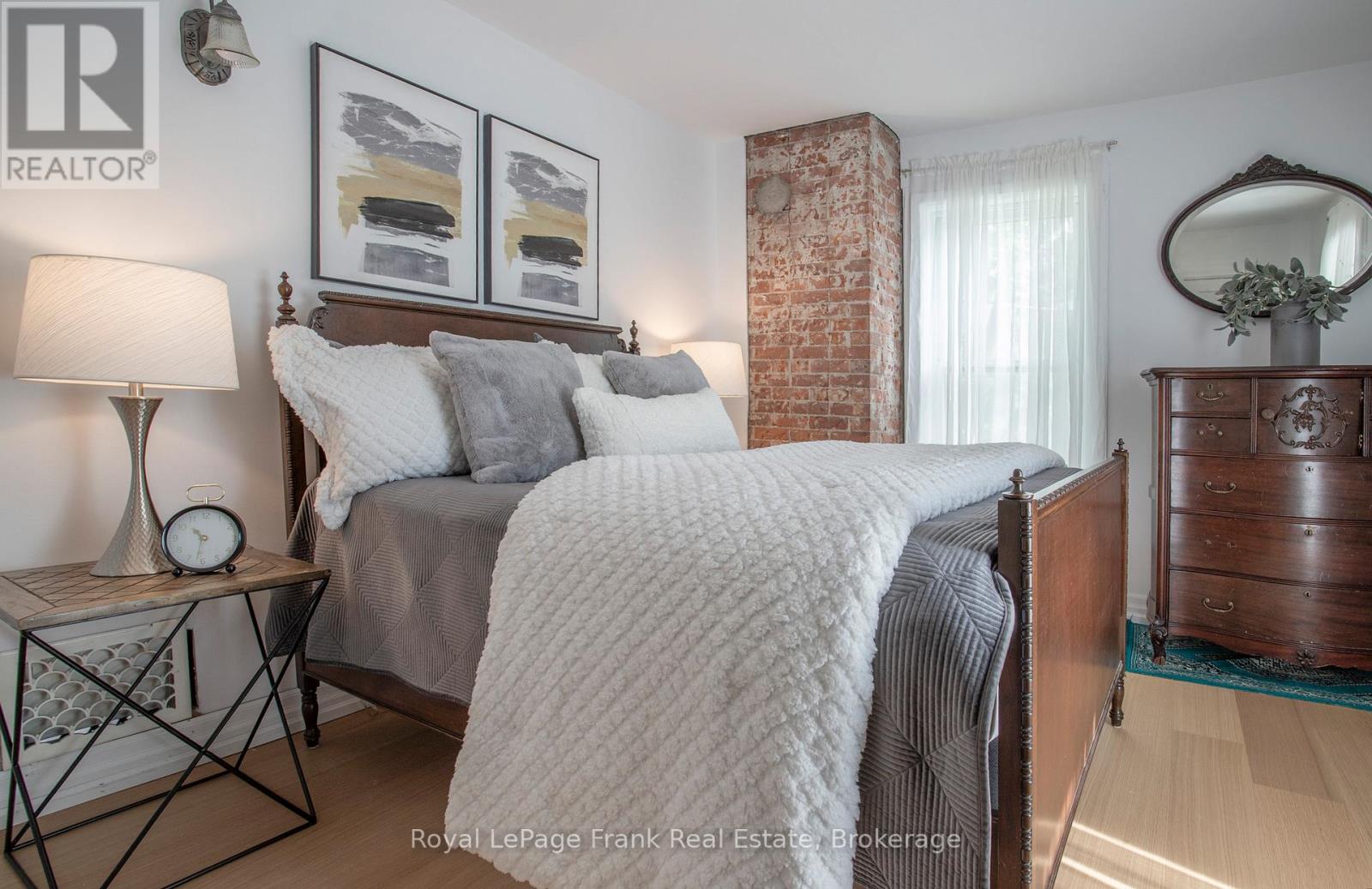 15578 SIMCOE STREET - 25