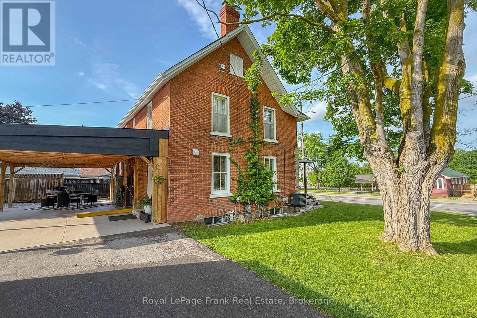 15578 SIMCOE STREET - 2