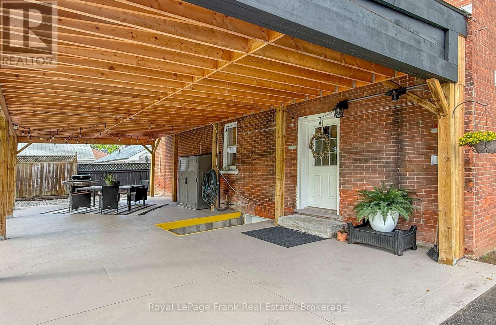 15578 SIMCOE STREET - 38