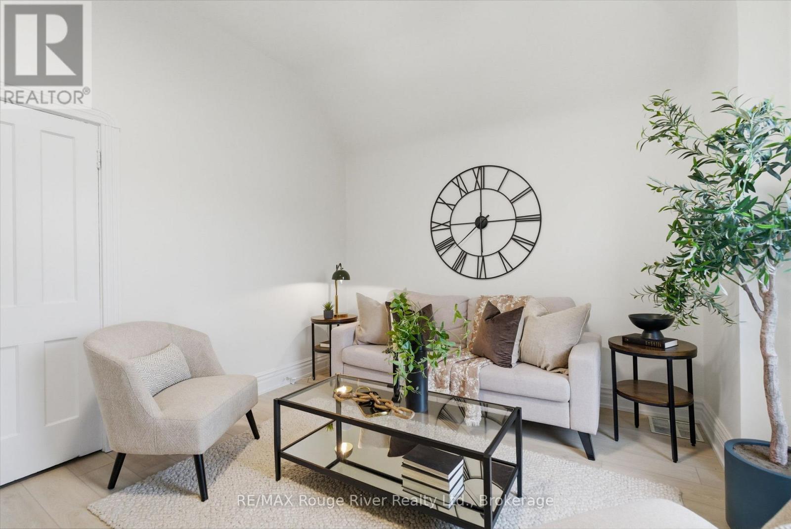 7 HEYWORTH CRESCENT - 25