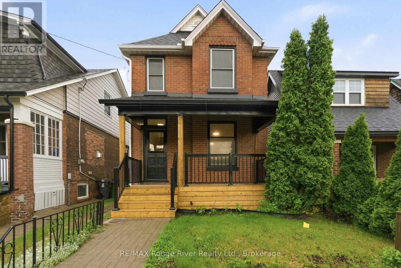 7 HEYWORTH CRESCENT - 1