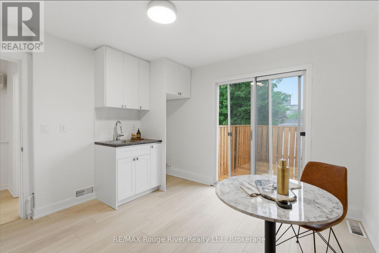 7 HEYWORTH CRESCENT - 29
