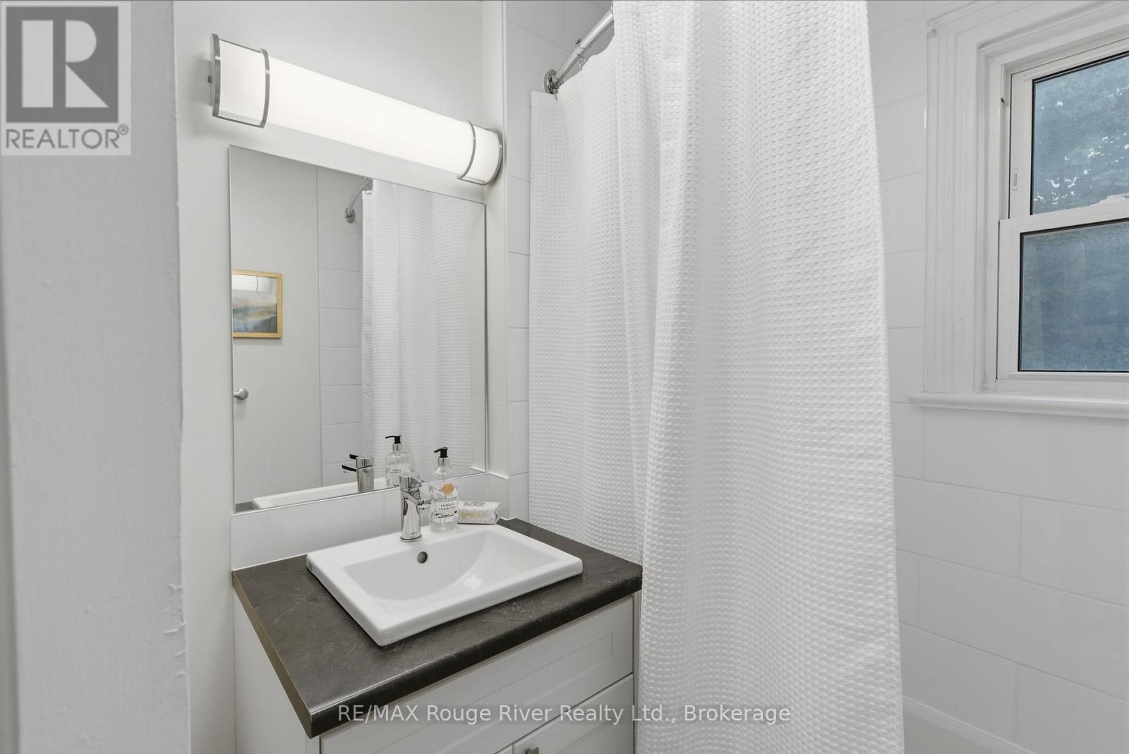 7 HEYWORTH CRESCENT - 27