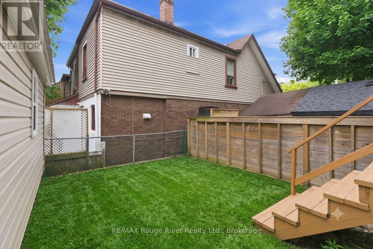 7 HEYWORTH CRESCENT - 39