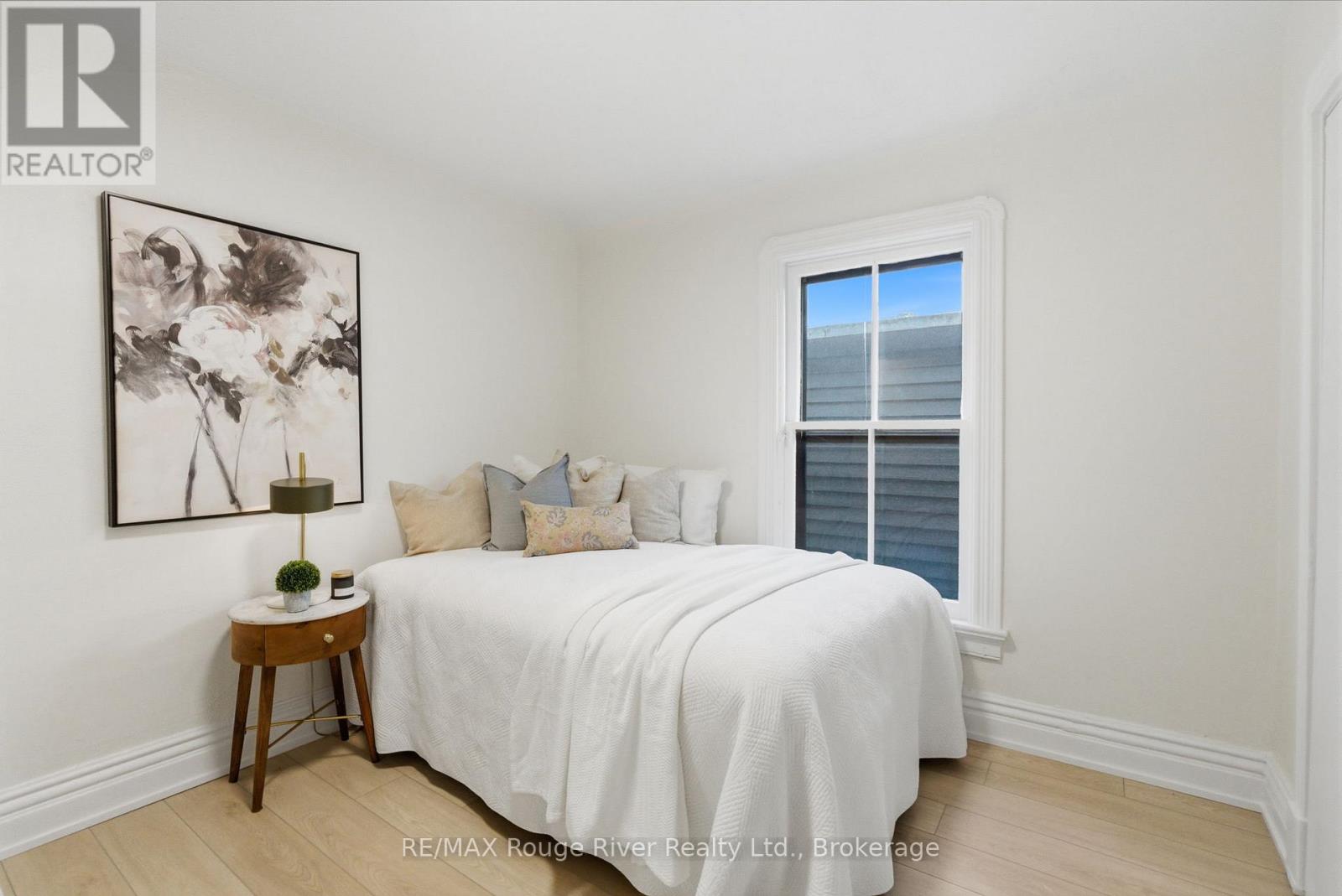 7 HEYWORTH CRESCENT - 31