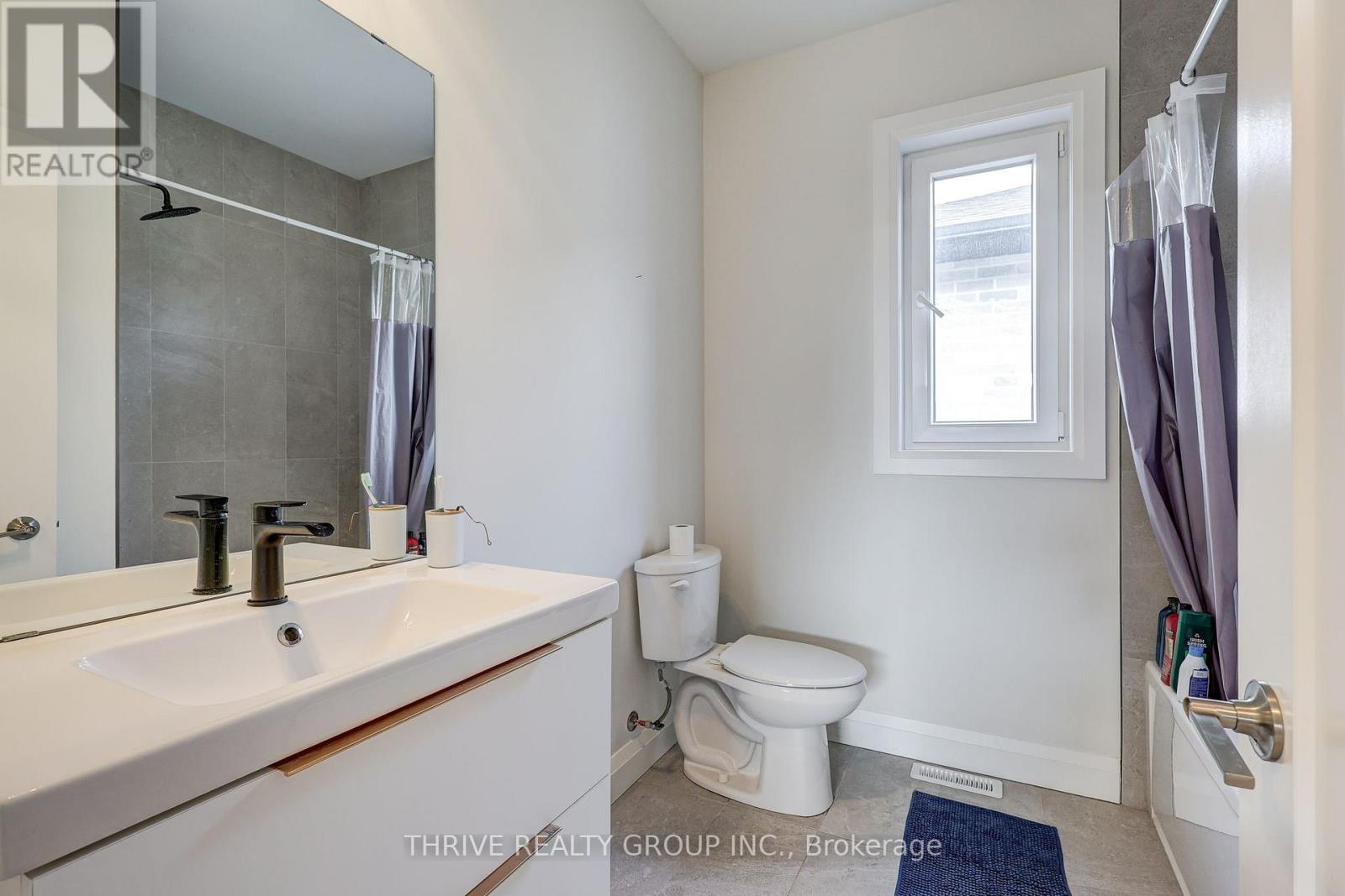 42 ALEXANDER CIRCLE - 27