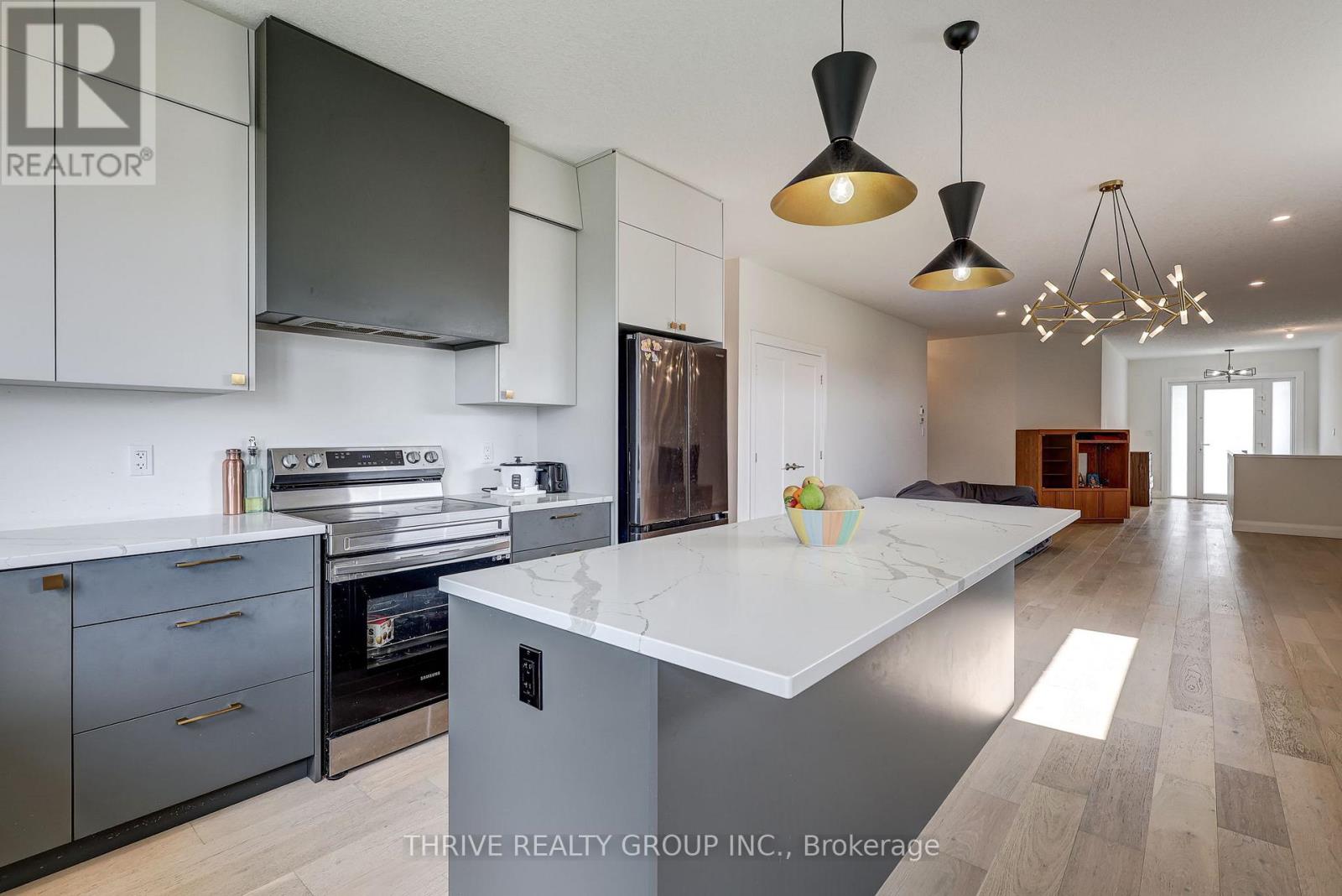42 ALEXANDER CIRCLE - 19