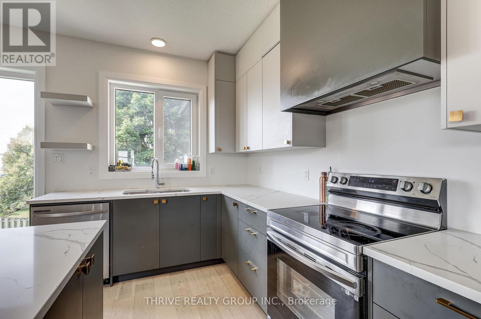 42 ALEXANDER CIRCLE - 22