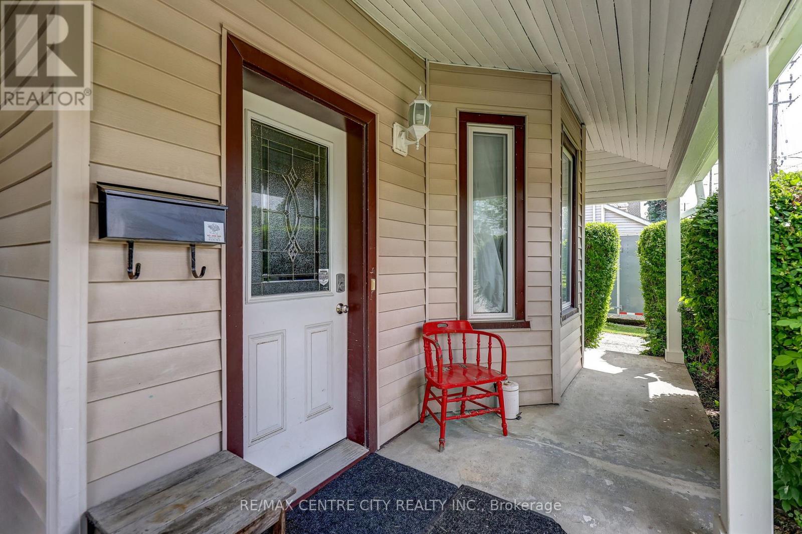 169 WELLINGTON STREET - 10