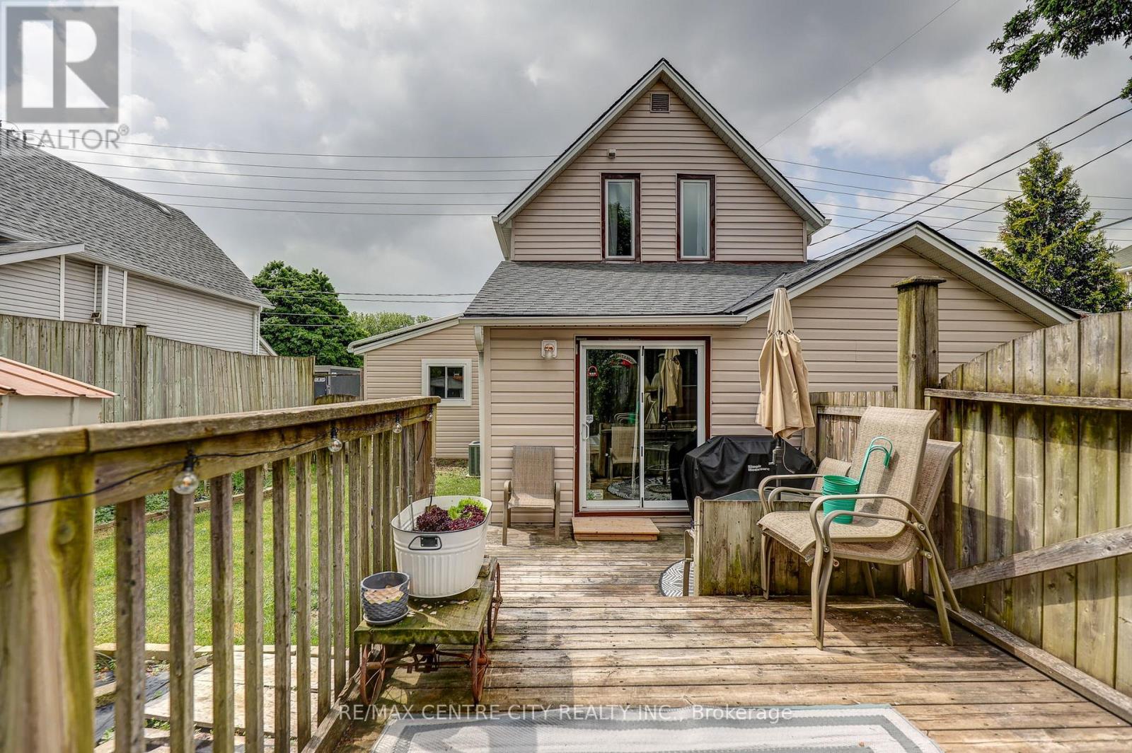 169 WELLINGTON STREET - 44