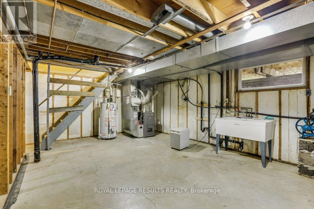 295 JOHN STREET S - 33