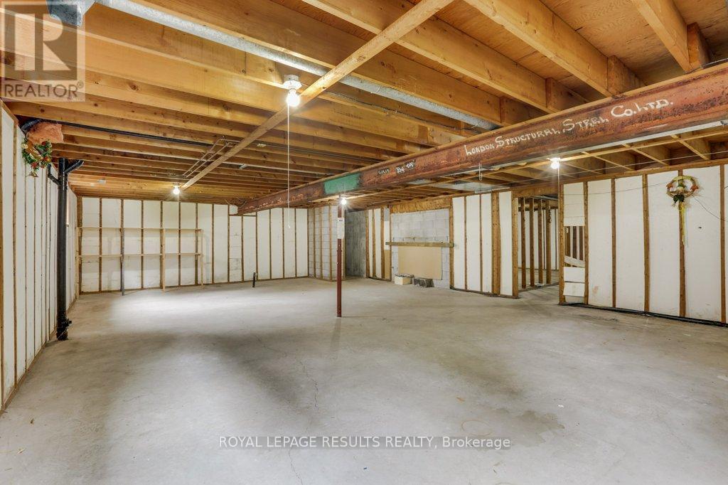 295 JOHN STREET S - 37