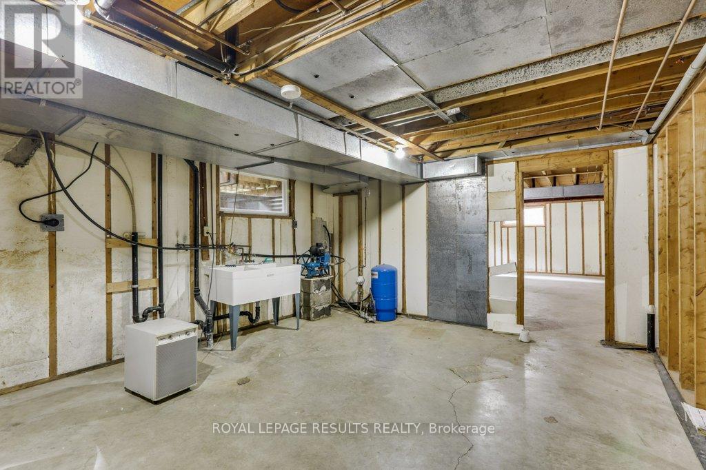 295 JOHN STREET S - 34