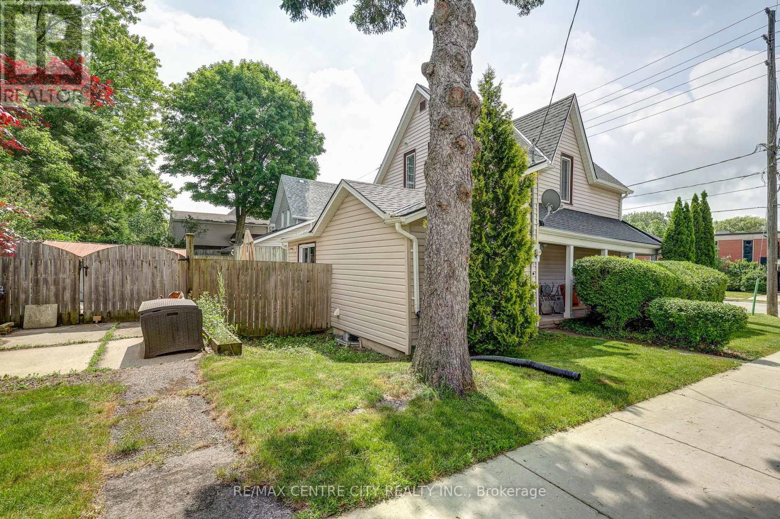 169 WELLINGTON STREET - 5