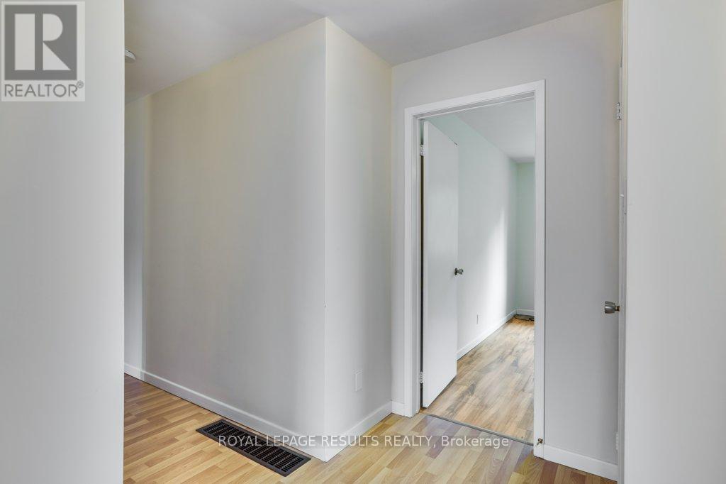 295 JOHN STREET S - 18