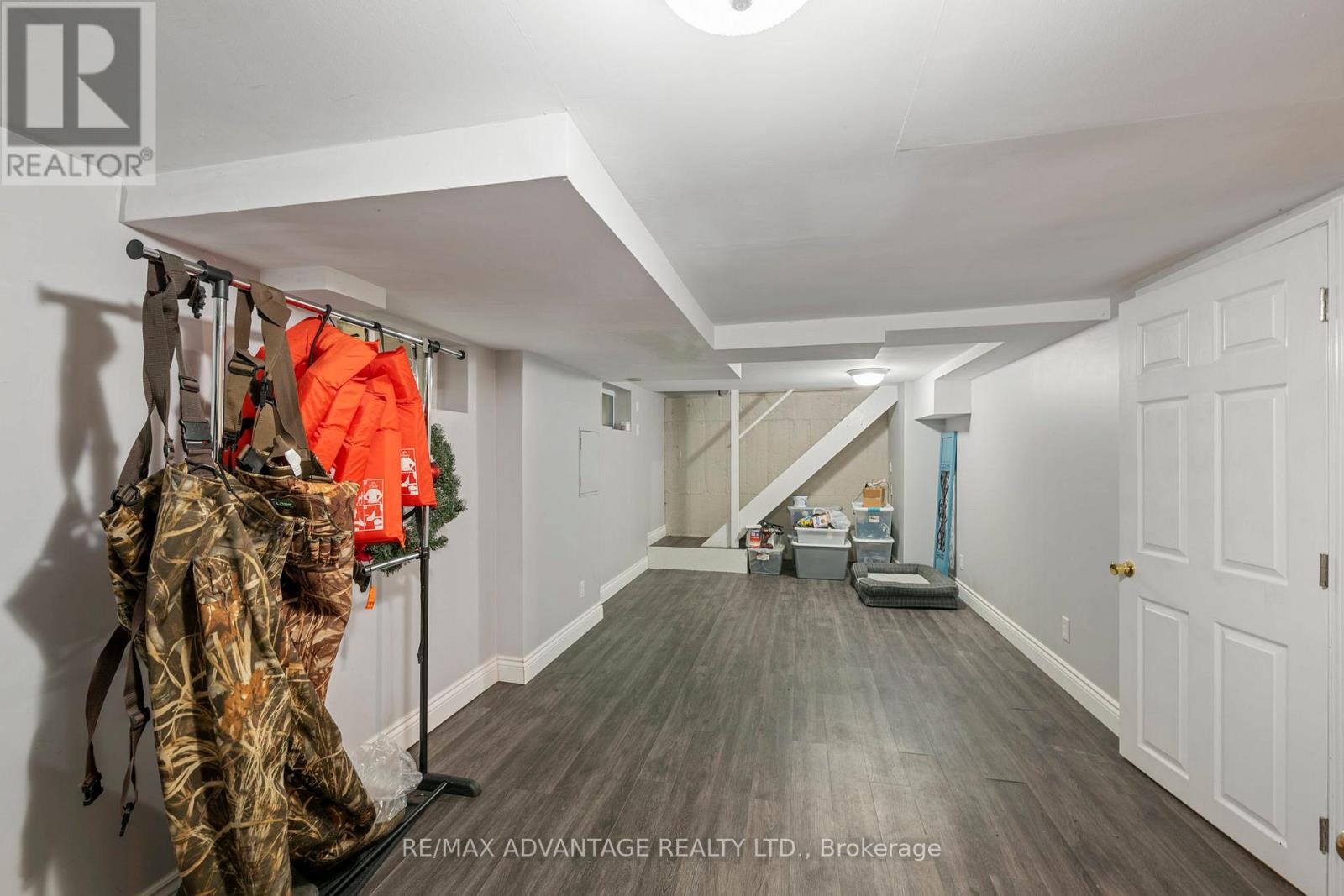 263 ONTARIO STREET S - 24