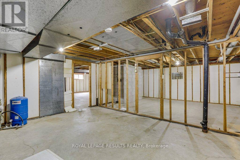 295 JOHN STREET S - 35