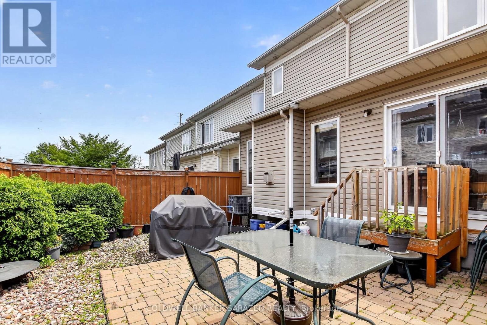7 BARNSTONE DRIVE - 27