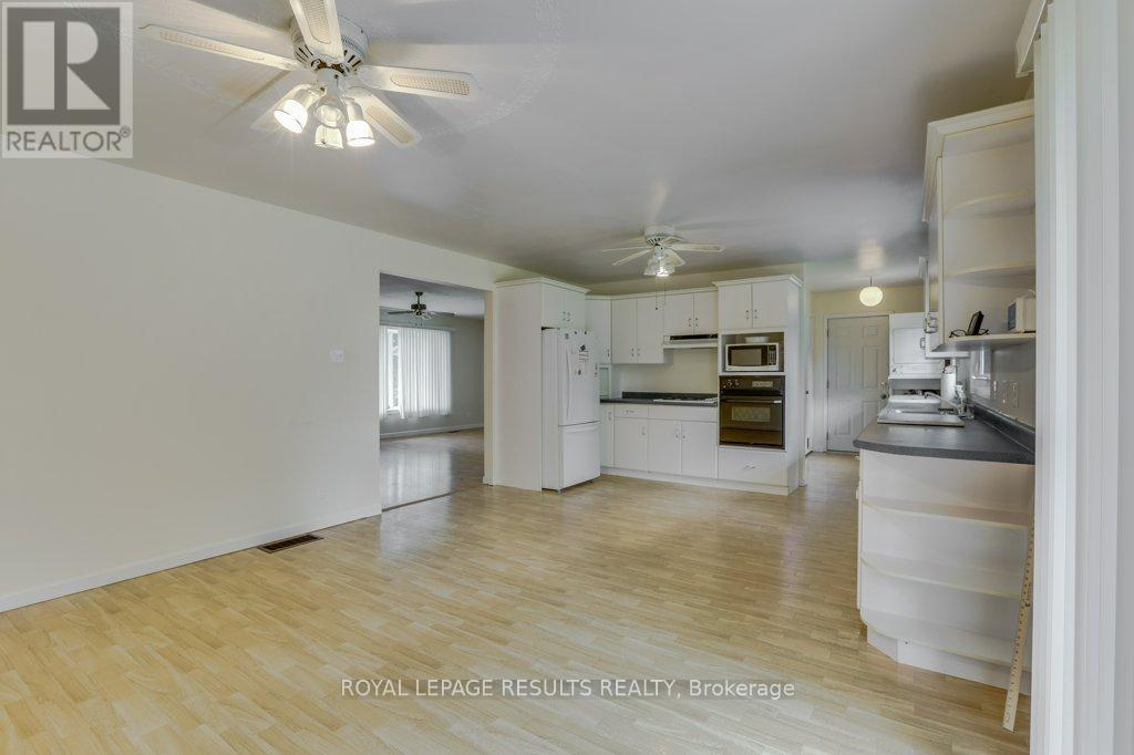 295 JOHN STREET S - 11