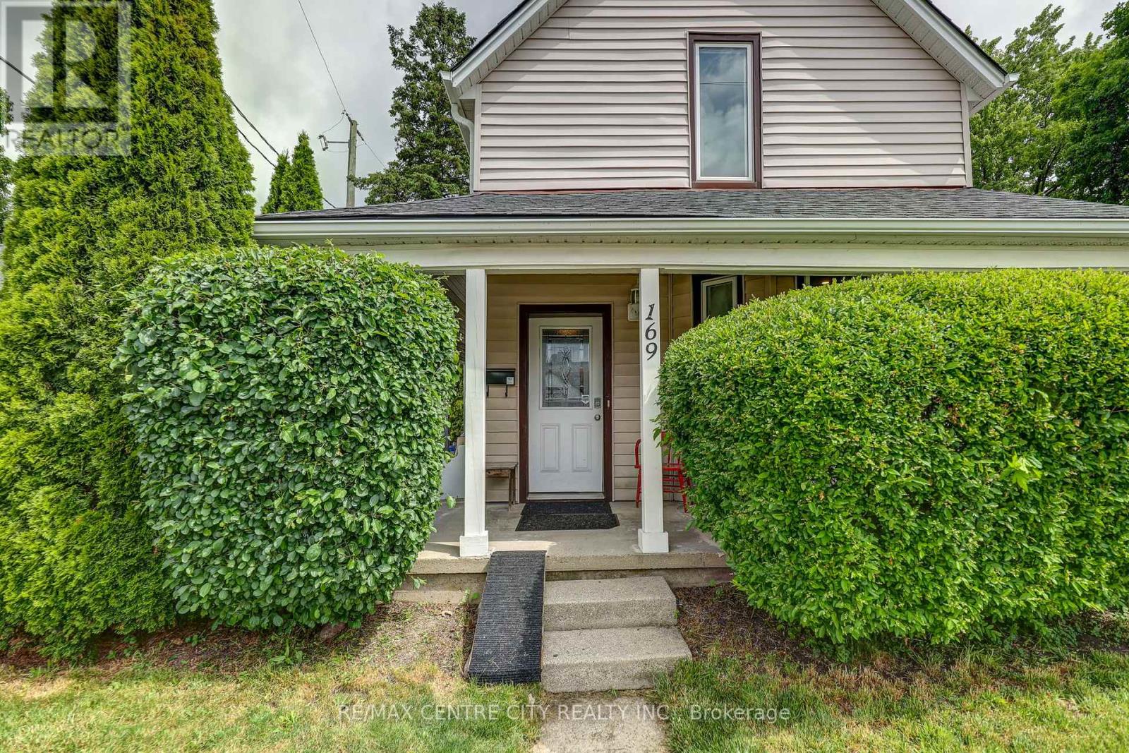 169 WELLINGTON STREET - 8