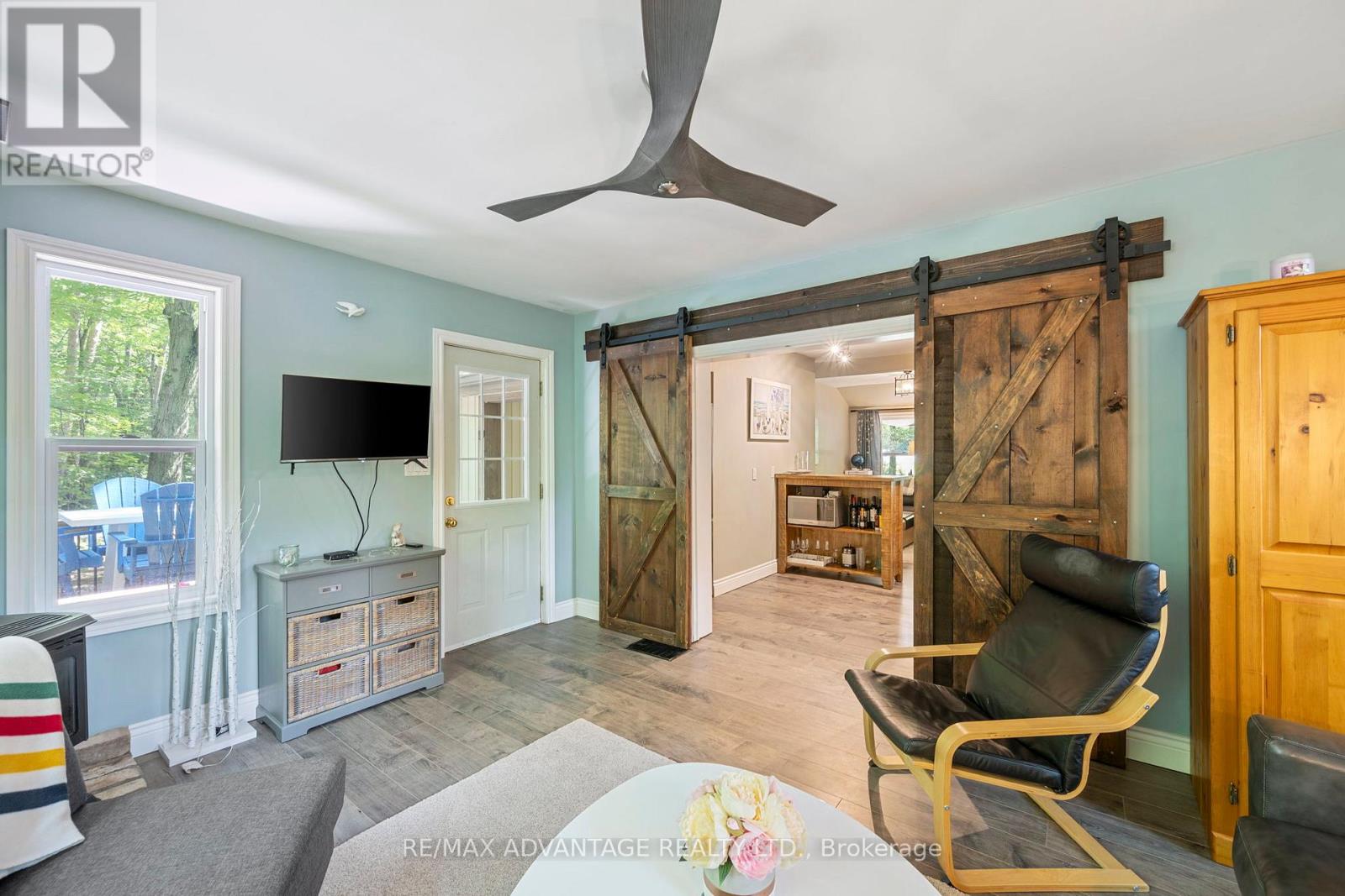 263 ONTARIO STREET S - 8