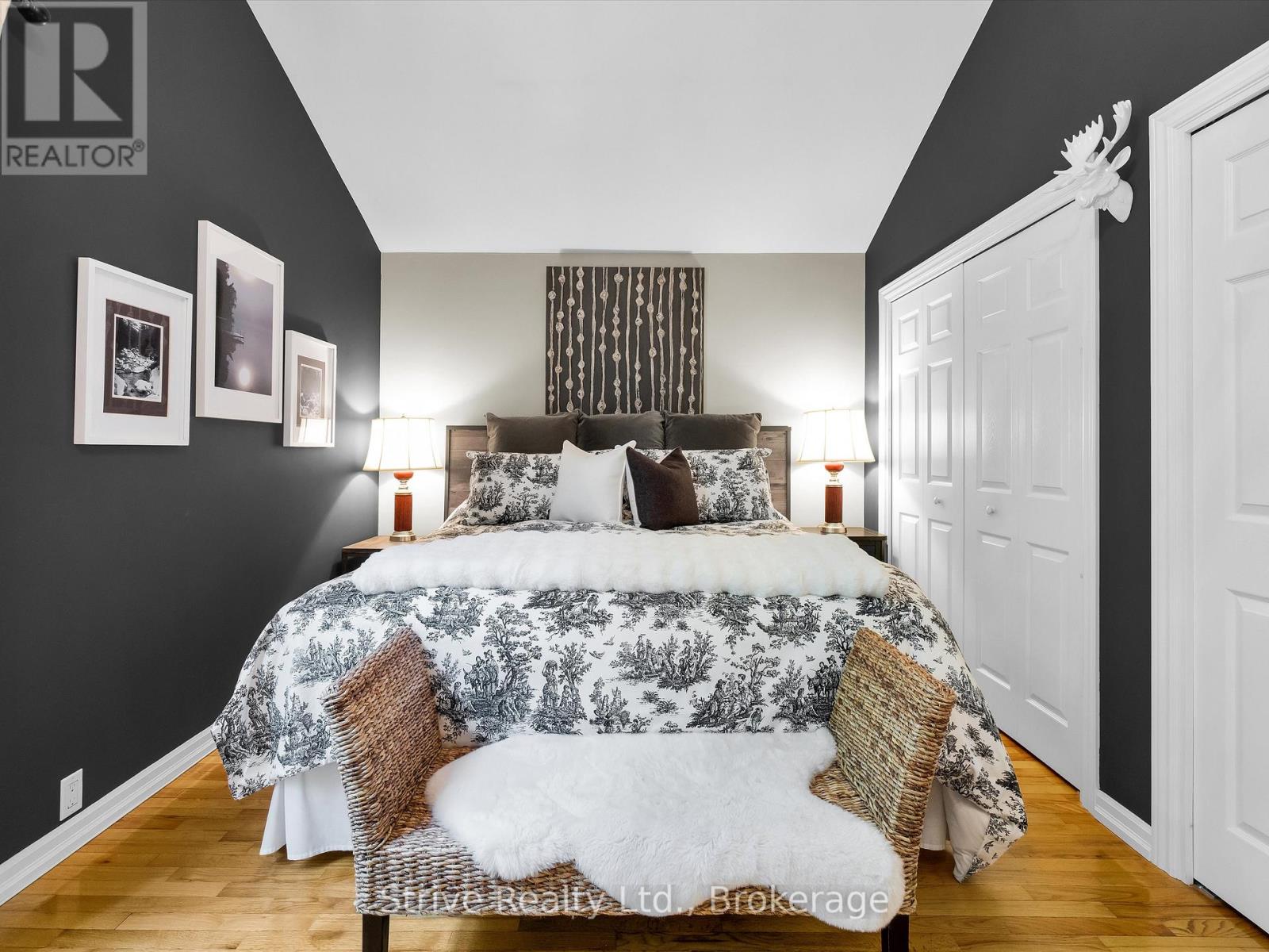 1035 GEORGE ROAD - 32