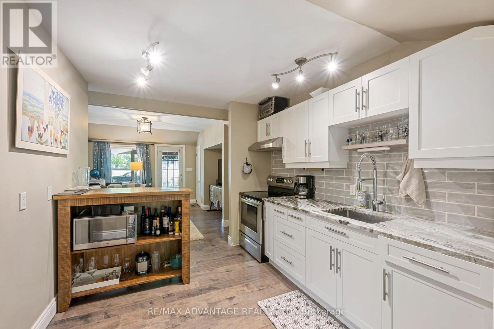 263 ONTARIO STREET S - 9