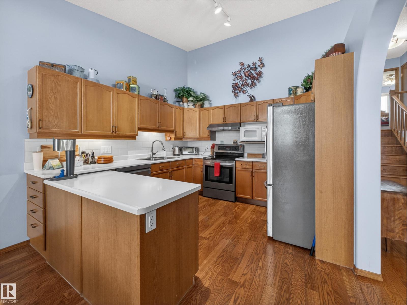 #7 85 GERVAIS RD - 14