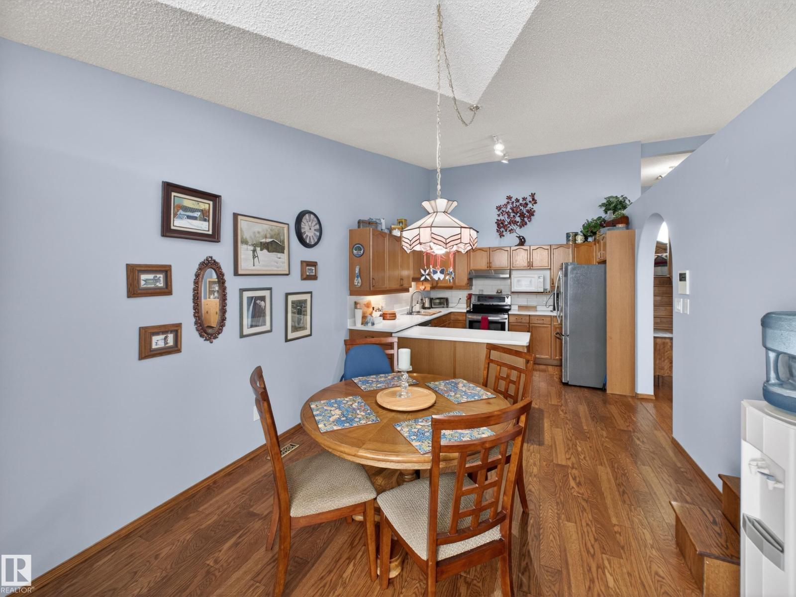 #7 85 GERVAIS RD - 17