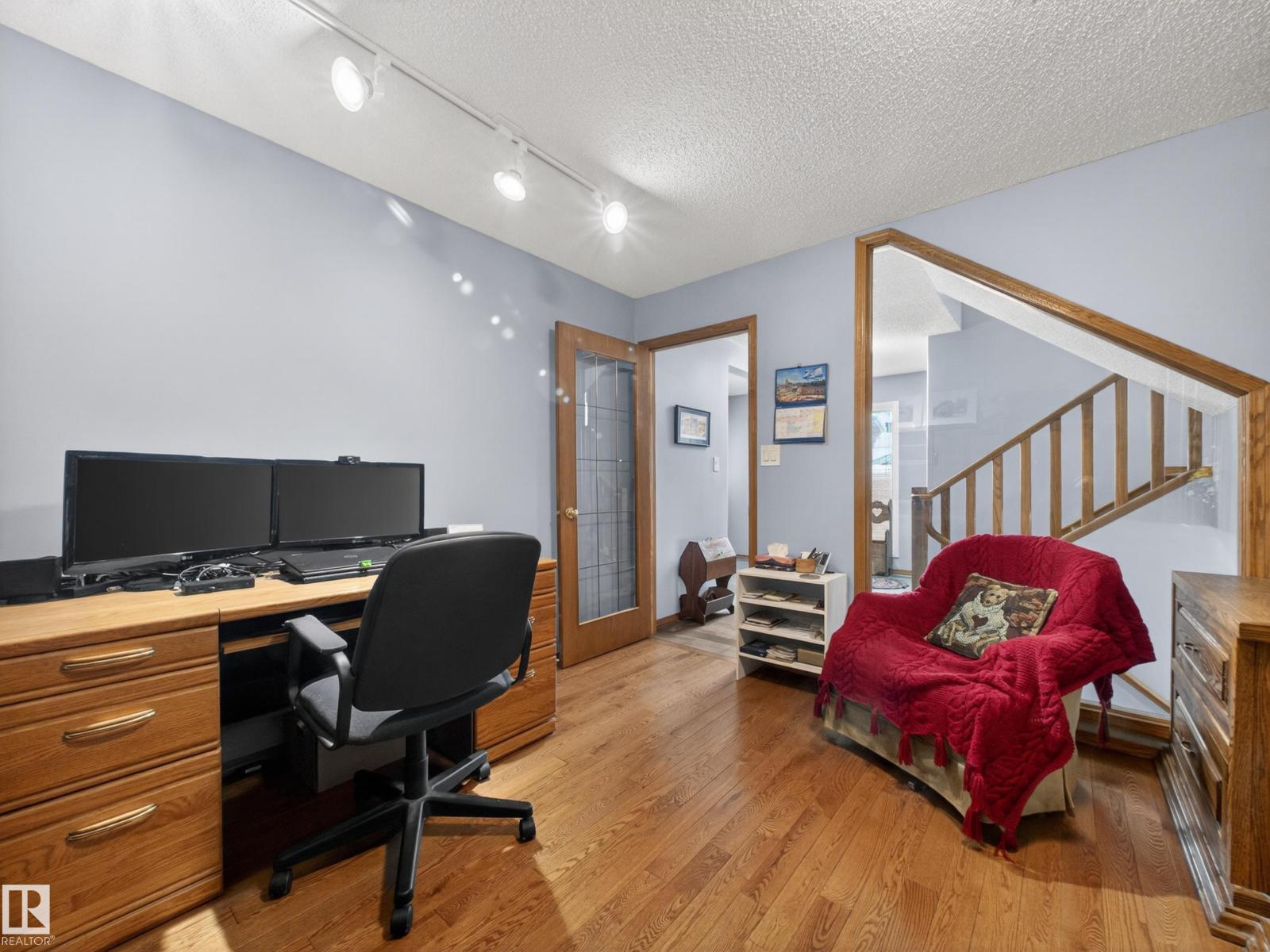 #7 85 GERVAIS RD - 29