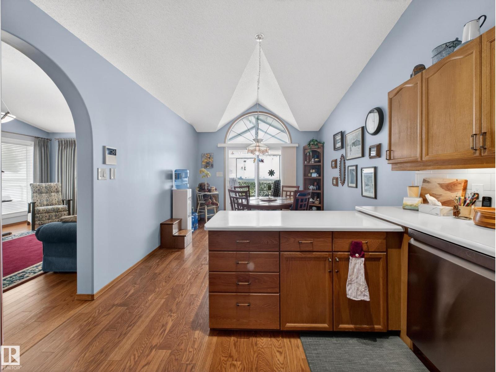 #7 85 GERVAIS RD - 12