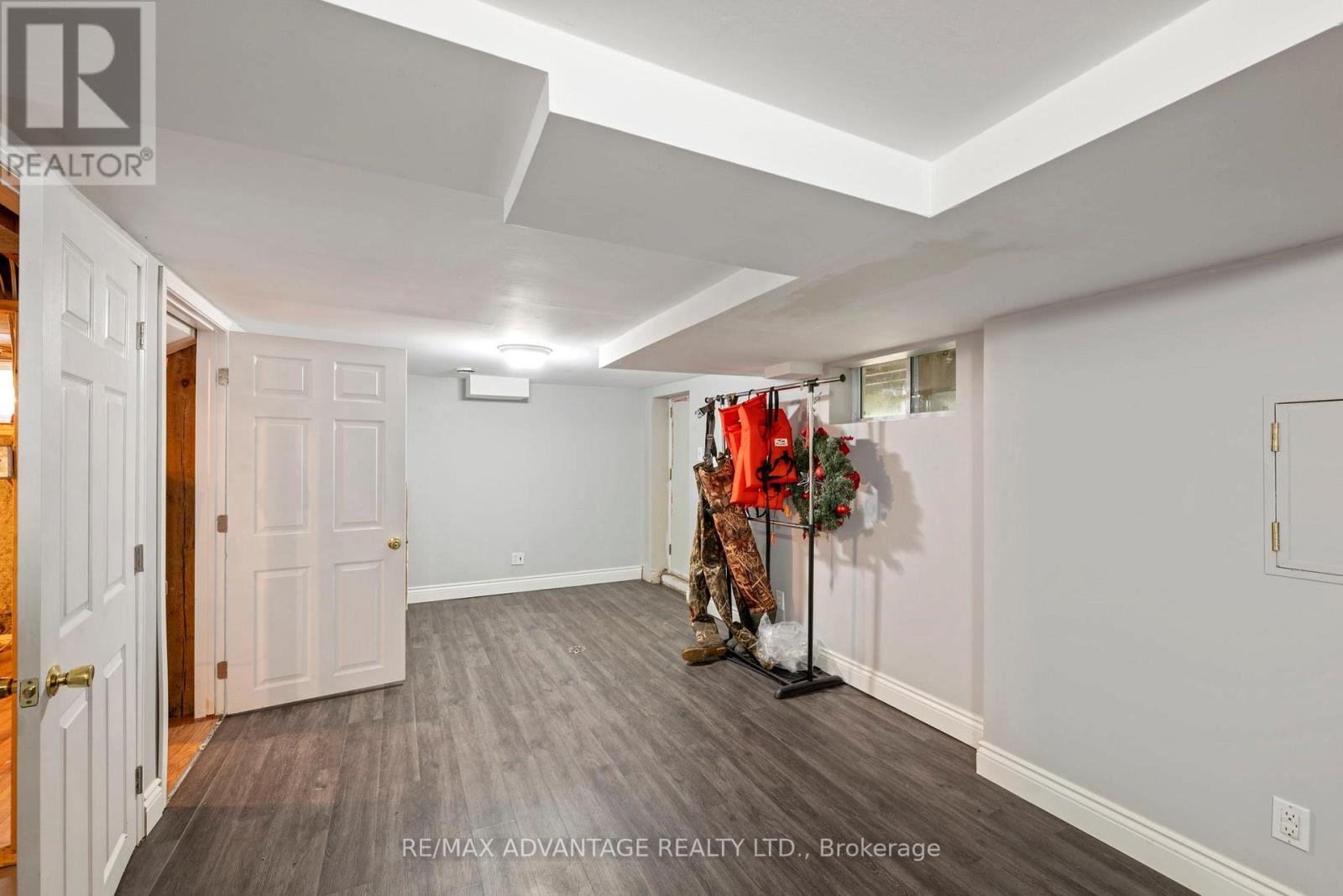 263 ONTARIO STREET S - 23