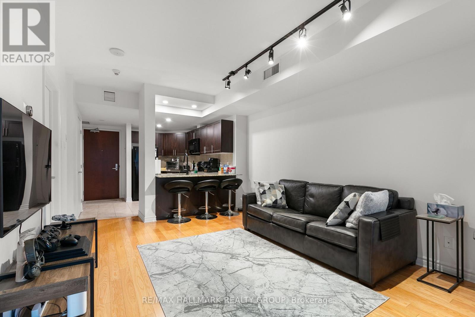 1 Bed, 1 Bath House for Sale in Ottawa – 1509 – 234 RIDEAU STREET, Ottawa – MLS# X13438870 - Image 6