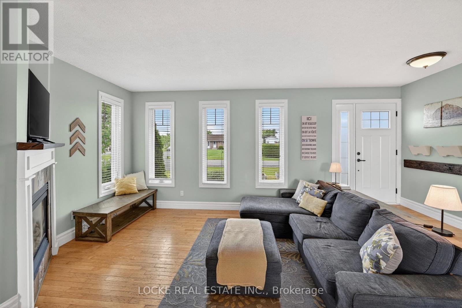 4 Bed, 2 Bath House for Sale in Ottawa – 3391 SARSFIELD ROAD, Ottawa – MLS# X13439040 - Image 6