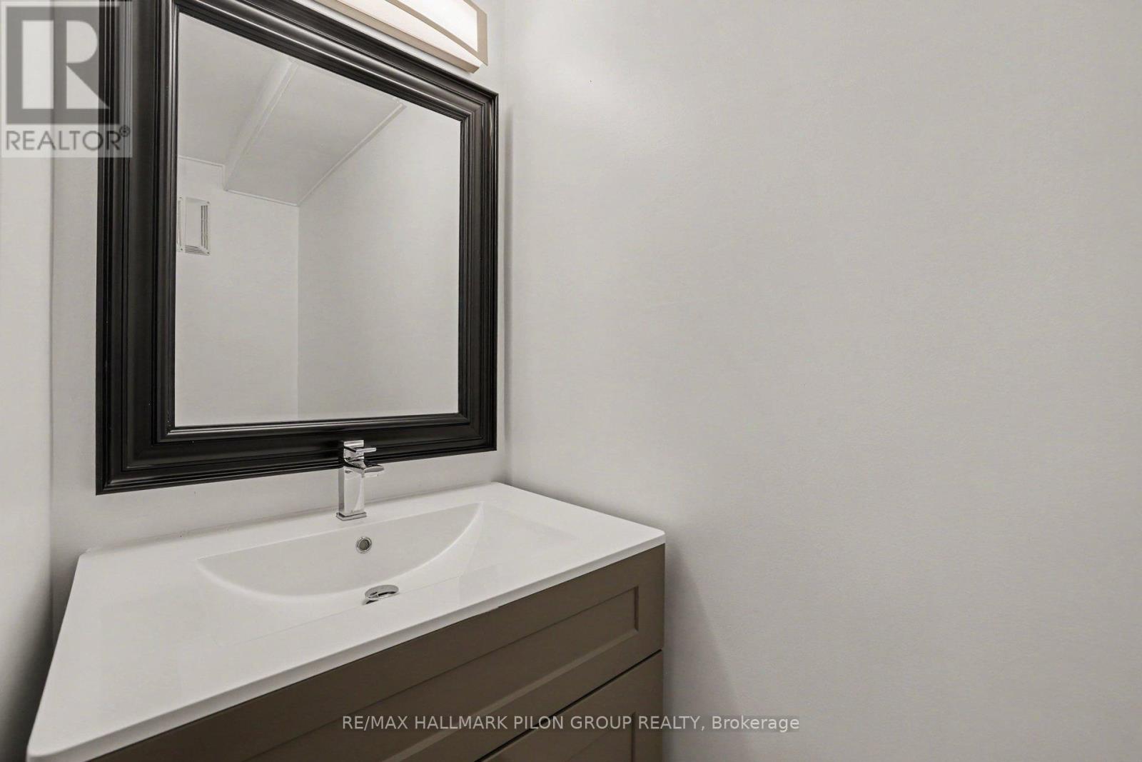3 Bed, 2 Bath House for Sale in Ottawa – 70 – 2210 LOYOLA AVENUE, Ottawa – MLS# X13439056 - Image 10