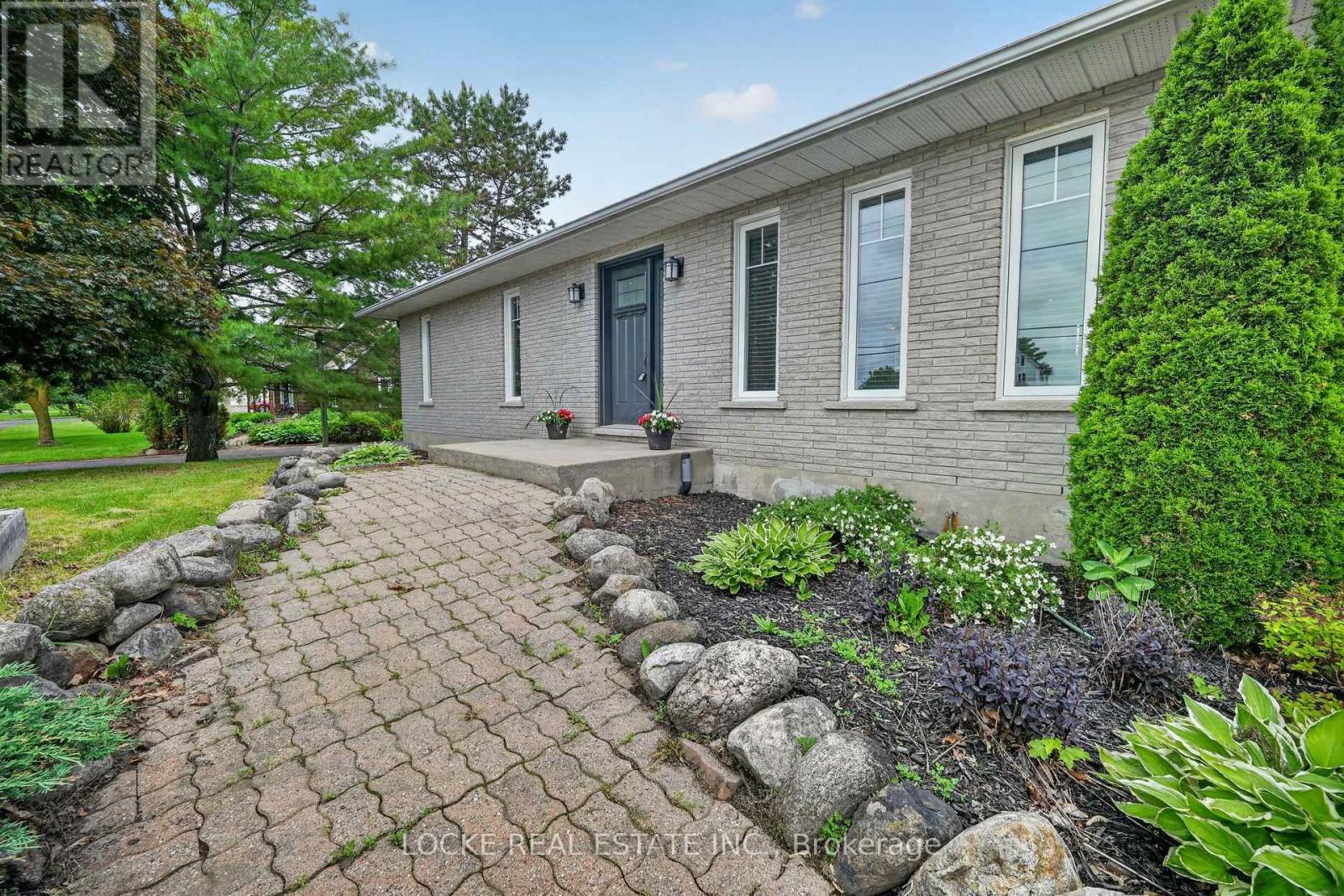 4 Bed, 2 Bath House for Sale in Ottawa – 3391 SARSFIELD ROAD, Ottawa – MLS# X13439040 - Image 3