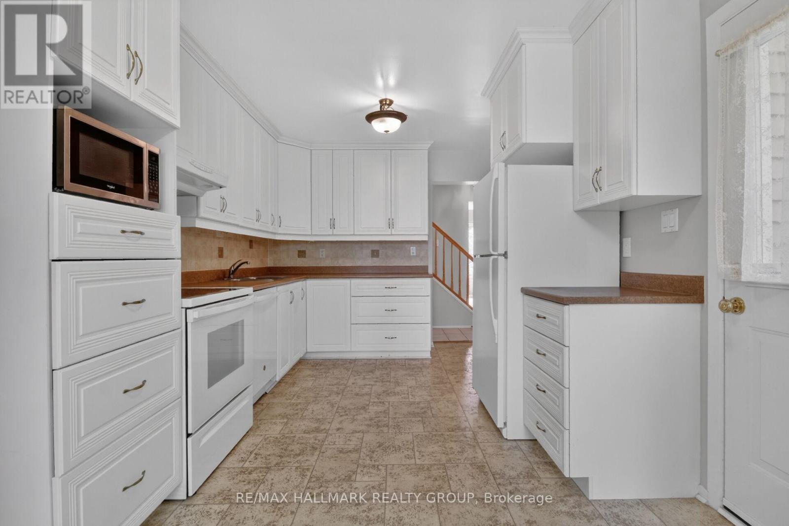 3 Bed, 2 Bath House for Sale in Ottawa – 38 AMHERST CRESCENT, Ottawa – MLS# X13439128 - Image 14