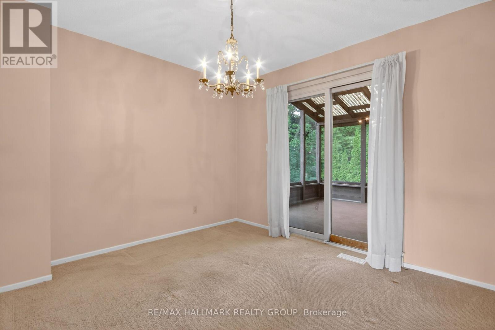 3 Bed, 2 Bath House for Sale in Ottawa – 38 AMHERST CRESCENT, Ottawa – MLS# X13439128 - Image 7